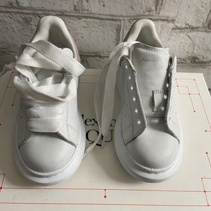 Alexander McQueen oversized sneaker